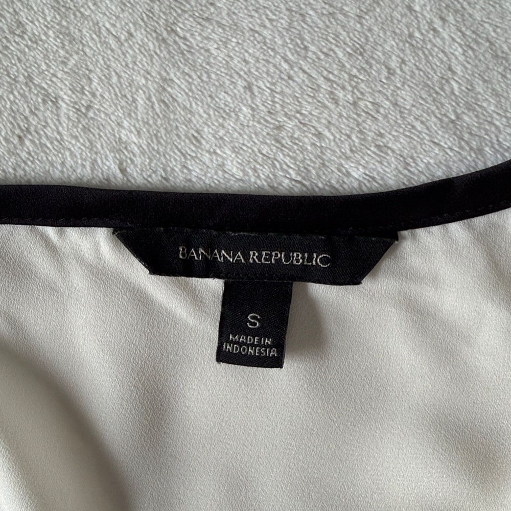 Banana Republic White/Ceam Chiffon Blouse with Black Trim SZ S - Picture 3 of 8